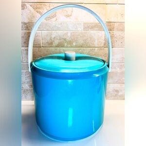 Mid Century Modern Turquoise Tiffany Blue Plastic Ice Bucket with Lid and Handle